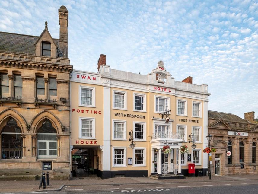 The Swan Hotel Wetherspoon Leighton Buzzard Bagian luar foto