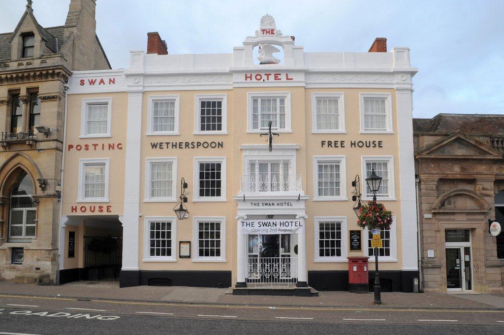 The Swan Hotel Wetherspoon Leighton Buzzard Bagian luar foto